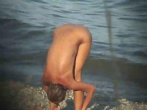 Naked yoga spotted by a voyeur Picture 2