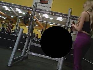 Peeping on sexy girl doing squats in the gym Picture 2