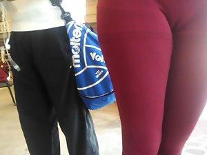 Gypsy girl got a big cameltoe Picture 1