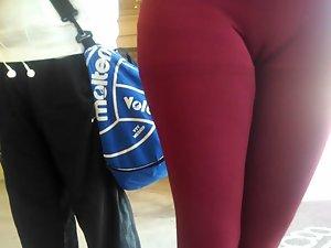 Gypsy girl got a big cameltoe Picture 2