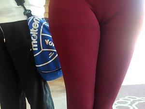 Gypsy girl got a big cameltoe Picture 3