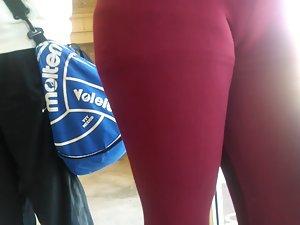 Gypsy girl got a big cameltoe Picture 5