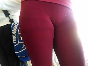 Gypsy girl got a big cameltoe Picture 7