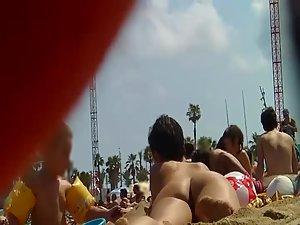 Peeping on a hot milf at the beach Picture 6