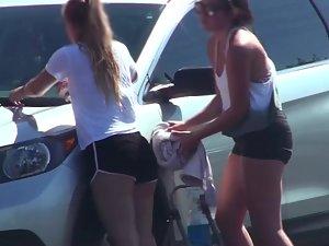 Schoolgirls in shorts washing cars Picture 8
