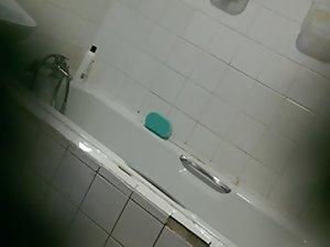 Stepsister spied nude in bathroom Picture 1