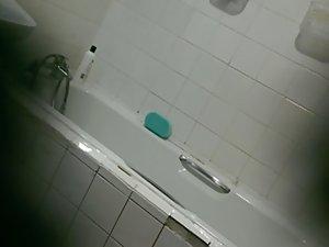 Stepsister spied nude in bathroom Picture 2