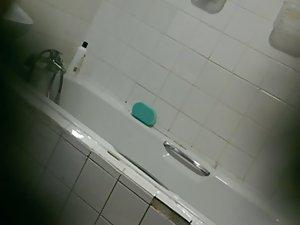 Stepsister spied nude in bathroom Picture 3