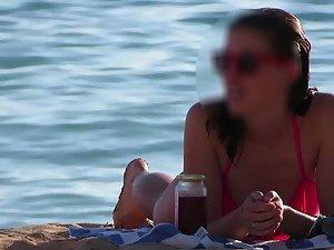 Surfer girl accidentally shows her naked pussy Picture 7