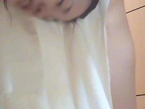 Hot asian girl in the locker room Picture 7