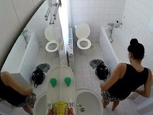 Nude woman pisses and showers off Picture 4