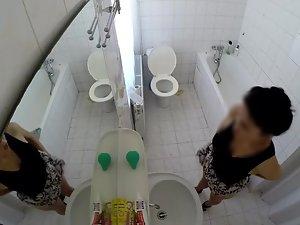 Nude woman pisses and showers off Picture 5