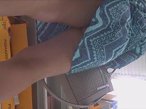 Milf's upskirt while she shops in store Picture 3