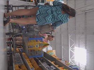 Milf's upskirt while she shops in store Picture 4