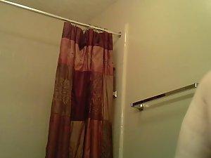 Spying on sister's adorable boobs in bathroom Picture 1