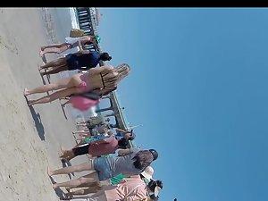 Teen girl in wet pink bikini inspected by voyeur Picture 5