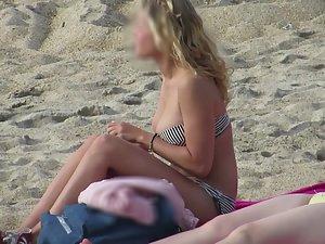 Tits so big that she needs help with bikini top Picture 6