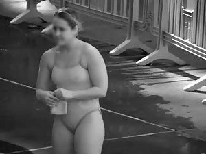 Peeping muscular swimming girls Picture 2