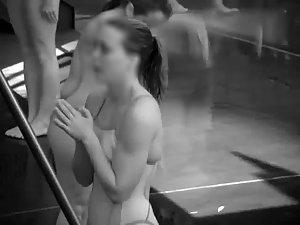 Peeping muscular swimming girls Picture 4