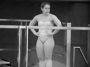 Peeping muscular swimming girls Picture 8