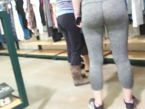 Big young ass squeezed in grey tights Picture 3