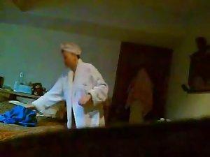 Fat mom is unaware of the hidden cam Picture 5