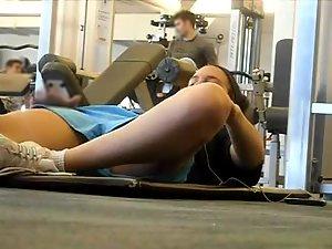Spying a teen girl in the gym Picture 8