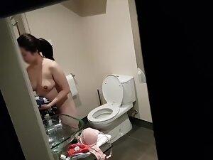 Window peeping on naked asian girl in bathroom Picture 6