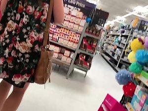 Upskirt of a helpful lady in a store Picture 2