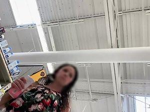 Upskirt of a helpful lady in a store Picture 3