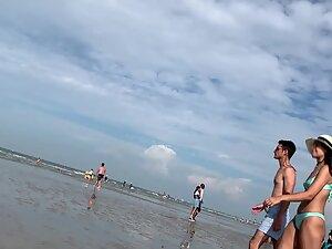 Cute girl gets her boyfriend to snap some booty pics Picture 1