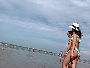 Cute girl gets her boyfriend to snap some booty pics Picture 2