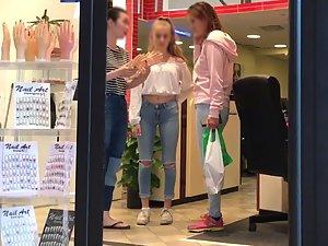 Pocket size blonde in tight jeans Picture 7