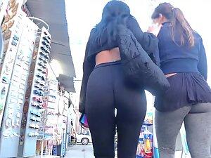 Hot friends got exceptional bubble booties Picture 1