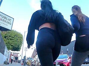 Hot friends got exceptional bubble booties Picture 3