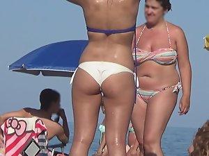 Round ass and cameltoe in white bikini Picture 1