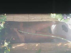 Mature woman spied during a shower Picture 8