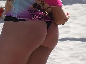 Flawless tattooed butt on the beach Picture 4