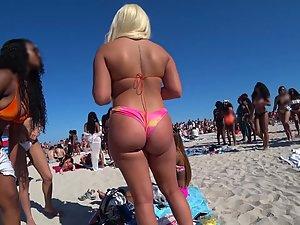 Big ass of sexy amazon girl on the beach Picture 2