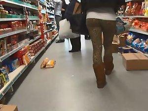 Round bubbly ass in leopard tights Picture 6