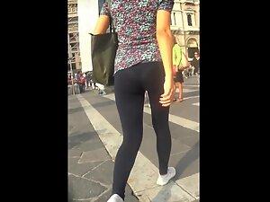 Cheap leggings reveal tight buttocks and sexy thong Picture 8