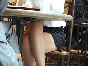 Crossed legs spied during lunch time Picture 4