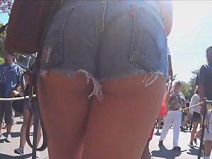 Sexy teen girl in cutoff jeans shorts Picture 6