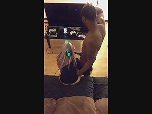 Gamer girl gives blowjob Picture 1