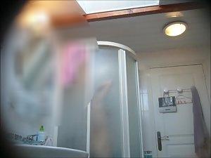 Hidden camera caught petite roommate in bathroom Picture 3
