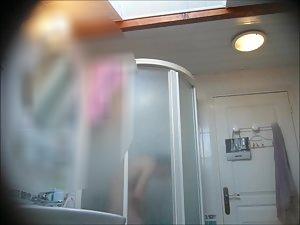 Hidden camera caught petite roommate in bathroom Picture 4