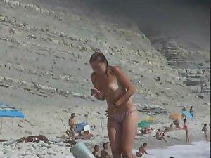 Topless babe gets out of the water Picture 7