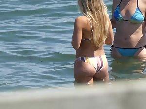 Gorgeous tight blonde in interesting bikini with stripes Picture 5