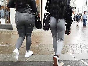 Lovely ass cheeks in grey sweatpants Picture 4