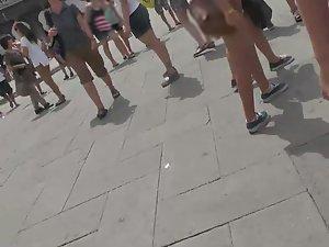 Hot creep shot of a beautiful blonde Picture 7